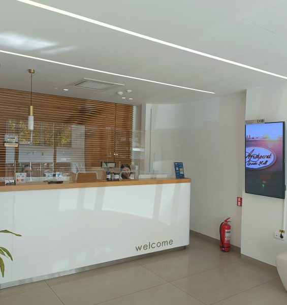 Reteaua Digitala DOOH Indoor - ATENA MEDICAL | Clinica medicala de lux