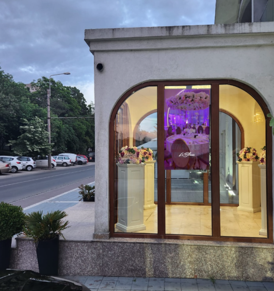 Reteaua Digitala DOOH Indoor - LE BLANC RESTAURANT & EVENTS | Locatie de lux